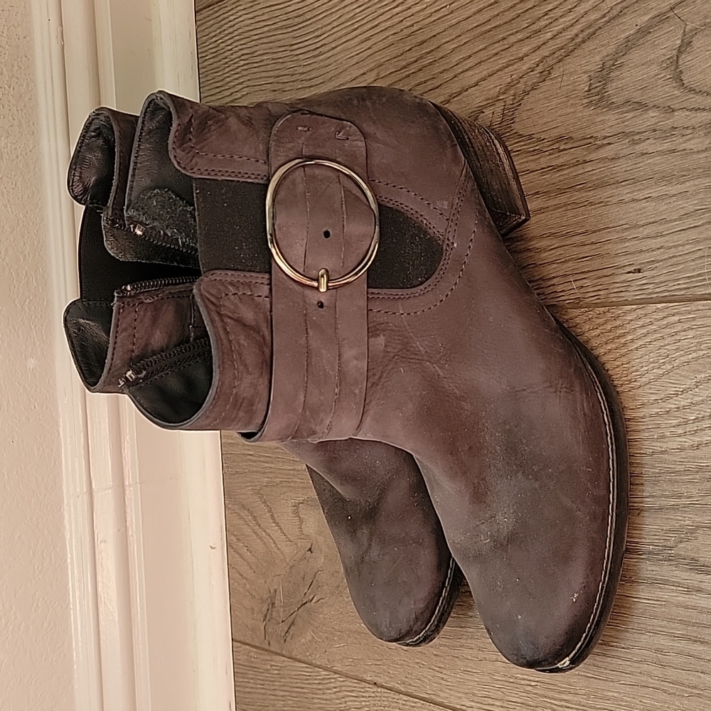Gray Paul Green Booties